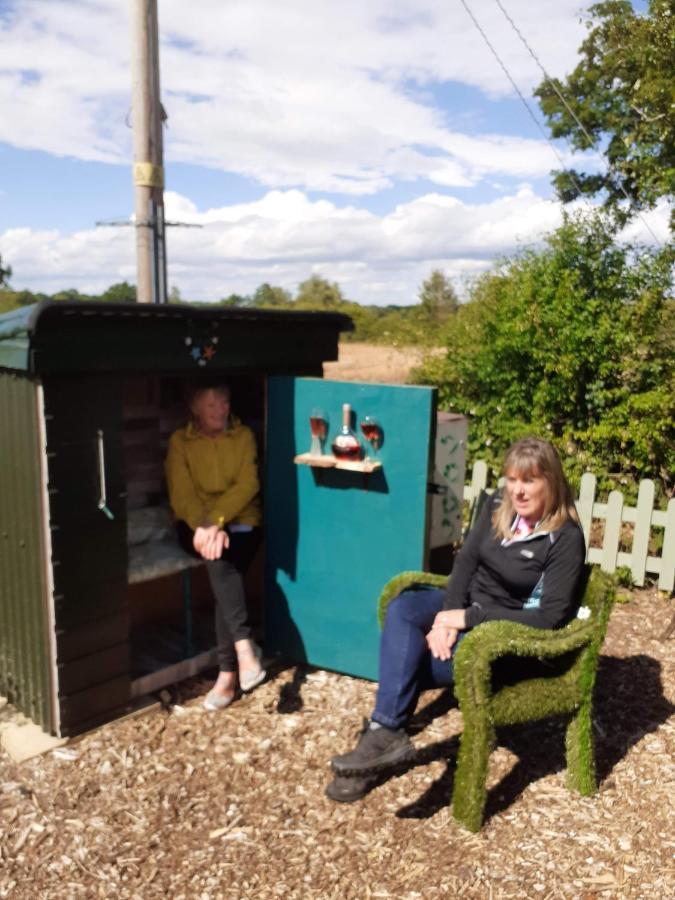 Glamping Malvern Shepherd Hut Экстерьер фото