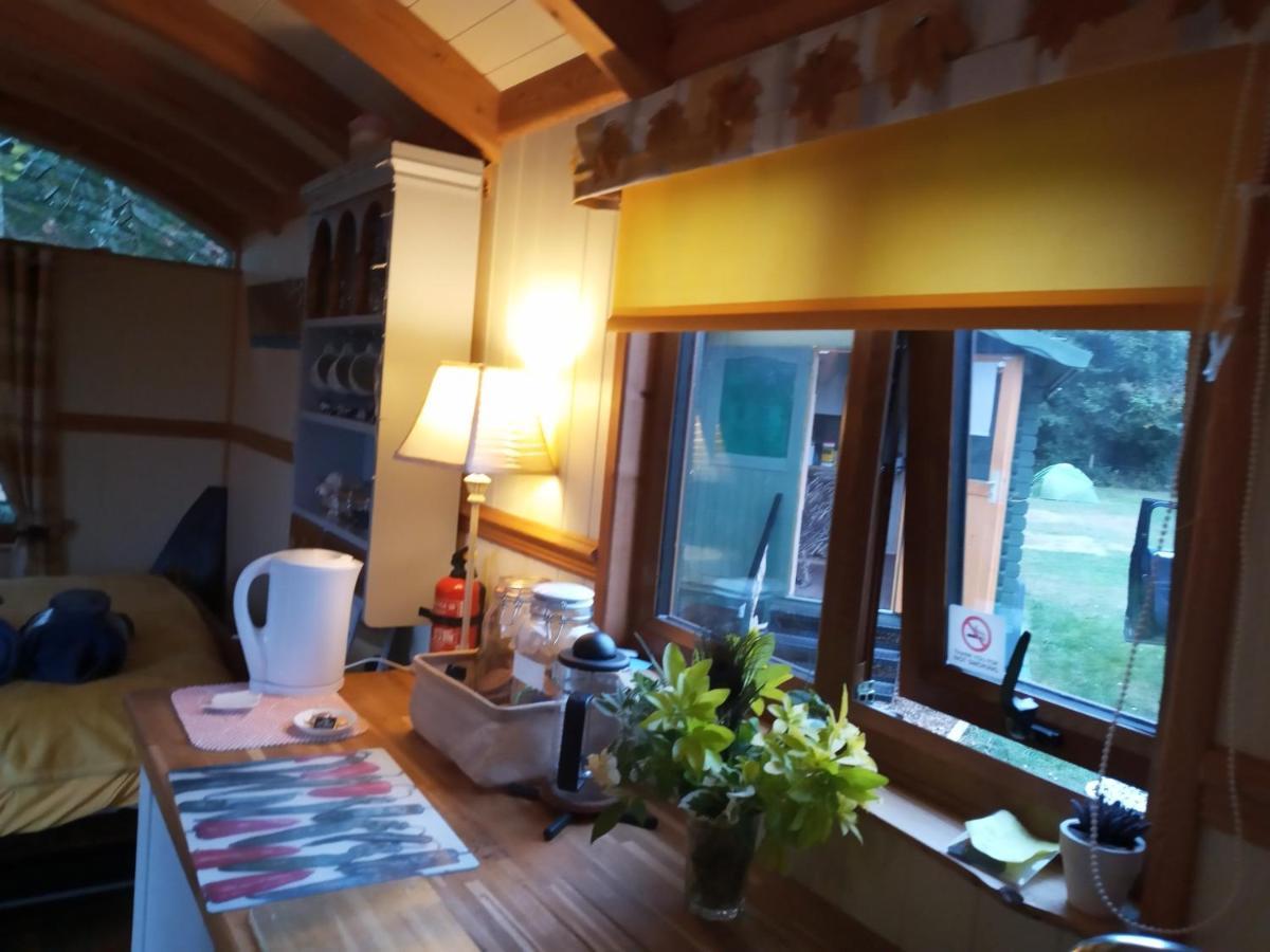 Glamping Malvern Shepherd Hut Экстерьер фото