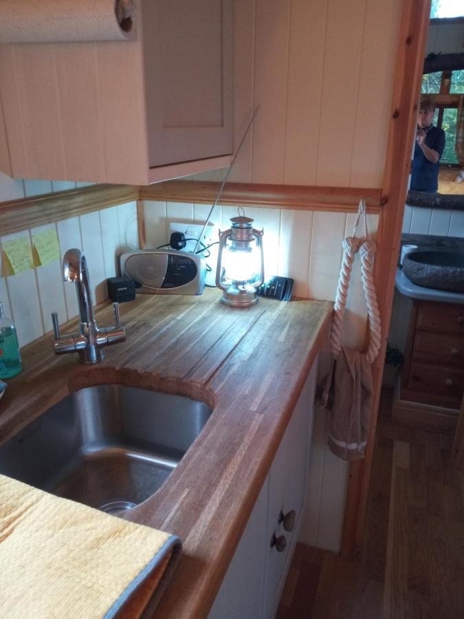 Glamping Malvern Shepherd Hut Экстерьер фото