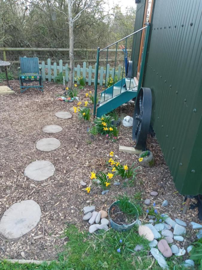 Glamping Malvern Shepherd Hut Экстерьер фото