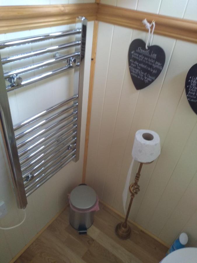 Glamping Malvern Shepherd Hut Экстерьер фото